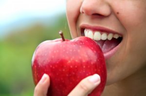 woman eating an apple